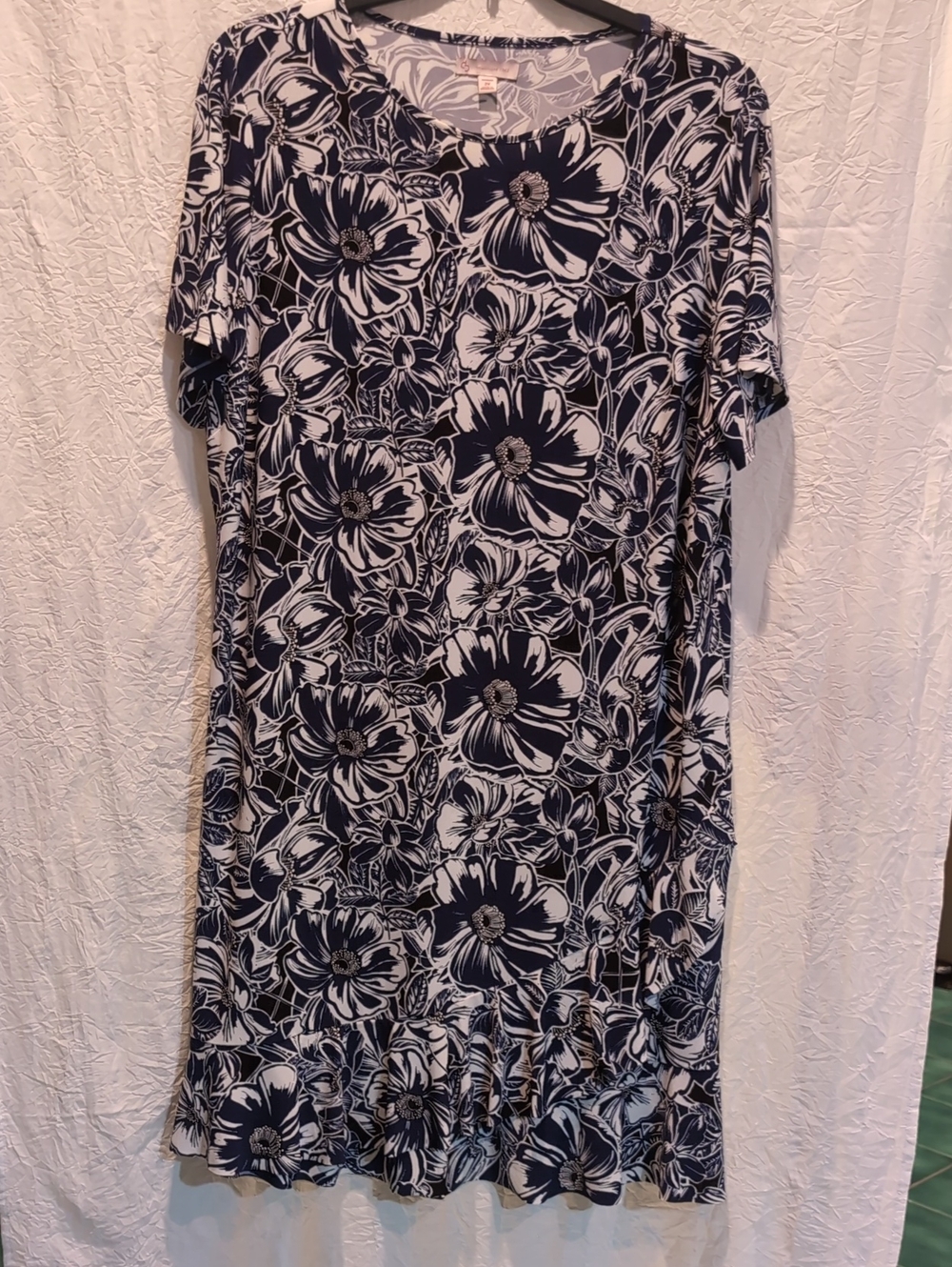 Plus Size Dress Barn Navy and White Floral Short Sleeve Dress